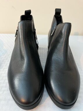 Women's VIONIC Black Leather Side-Zip Dress Boots---NWT no box sz. 11W
